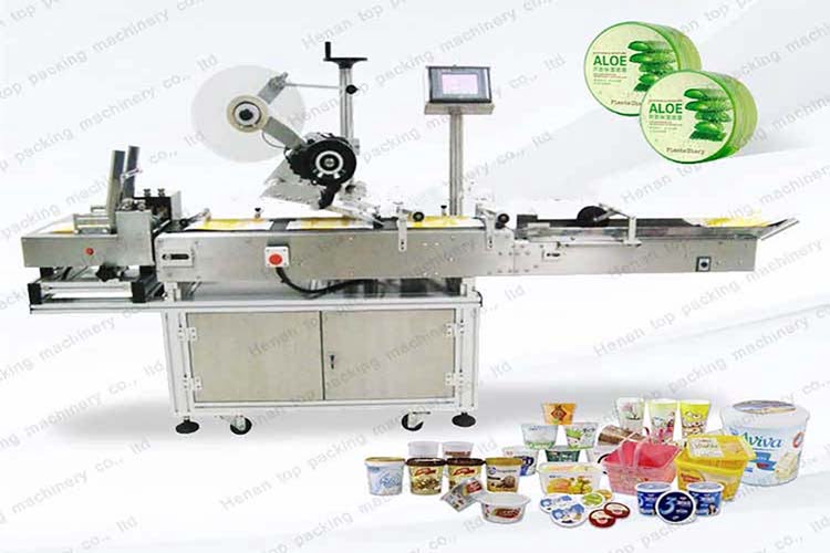 Flat labeling machine