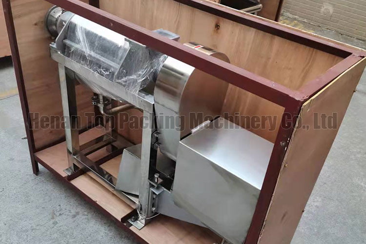 The screw juice extractor machine in a wooden case