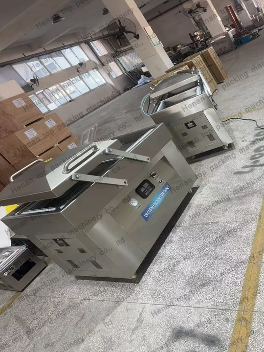 Double-chamber vacuum packaging machine
