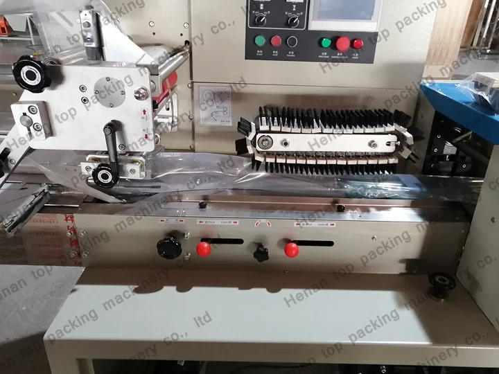 Industrial pillow pack machine for production line